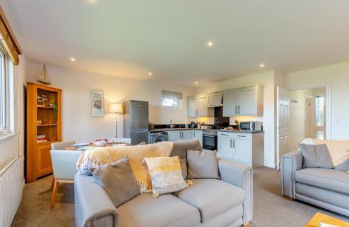 Par Casa | Ash at Trenython