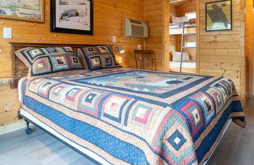 West Glacier Cabina | Ash Studio Cabin