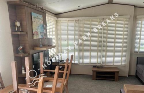 Selsey Casa | Ashcroft - Centrally located 2 bed with parking at Seal Bay Resort