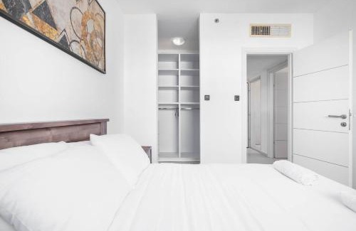 Ashdod Apartamento | Ashdod Luxe Escape Spacious, Stylish, with Mamád