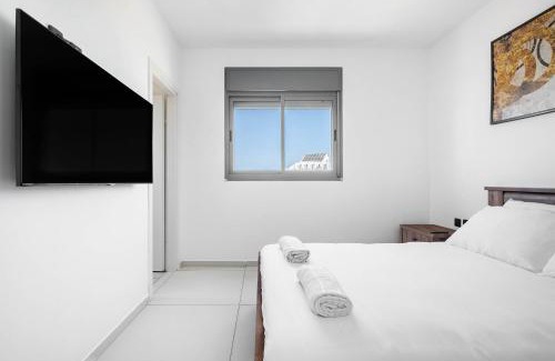 Ashdod Apartamento | Ashdod Luxe Escape Spacious, Stylish, with Mamád