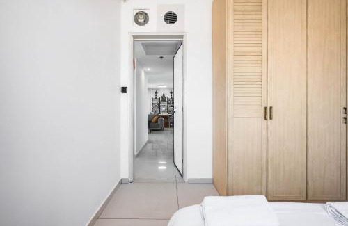 Ashdod Apartamento | Ashdod Luxe Escape Spacious, Stylish, with Mamád