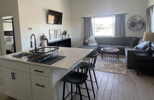 Stratford Casa | Ashe Westshore Bungalow #2! Centrally located by lake, golf courses & sand dunes