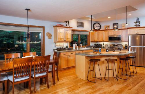 Egg Harbor Casa | Asher Manor by Simple Life Rentals