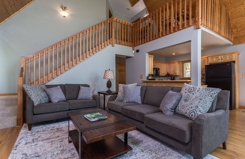 Fairview Chalet De Esquí | ASHEVILLE Sasha's Cabin VEA LA TINA CALIENTE 7 acres especiales para enero $ 185nt
