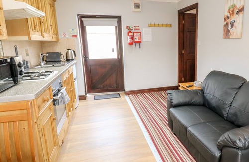 Over Haddon Cabaña | ASHFORD COTTAGE, pet friendly, character holiday cottage in Bakewell