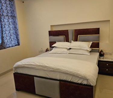 Greater Noida Cama Y Desayuno | Ashirwaad 249