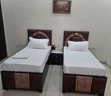 Greater Noida Cama Y Desayuno | Ashirwaad 249
