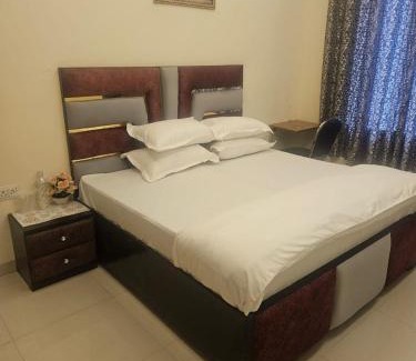Greater Noida Cama Y Desayuno | Ashirwaad 249
