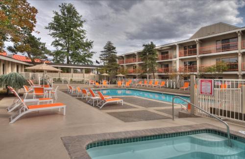 Ashland Hotel | Ashland Hills Hotel & Suites