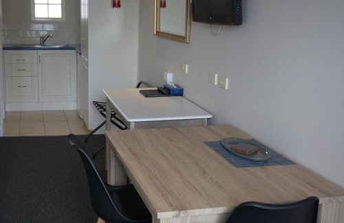Port Fairy Hotel | Ashmont Motel and Apartments