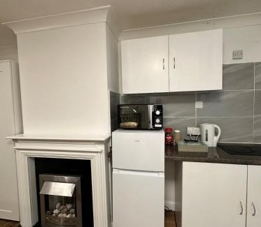 Milton Keynes Apartamento | Ashsons Cosy Studio Apartment Free Parking For Car or Small Van Only