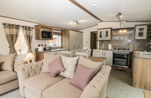 Yealand Conyers Cabaña | ASHTON LODGE - SHERWOOD 4 in South Lakeland Leisure Village