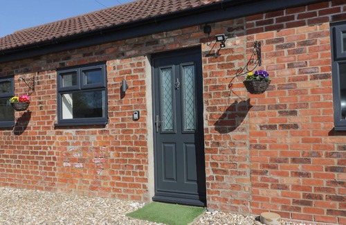 Winestead Cabaña | ASHTREE COTTAGE, pet friendly, country holiday cottage in Ottringham