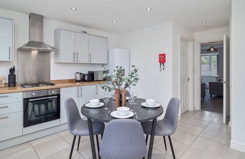 Failsworth Casa | Ashworth House | by Truestays ® Serviced Accommodation