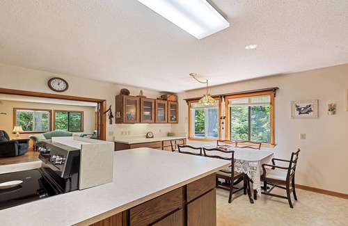 Maggie Valley Casa | Enjoy the amazing creek and beautiful scenery at Stream Song