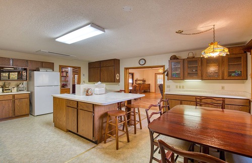 Maggie Valley Casa | Enjoy the amazing creek and beautiful scenery at Stream Song