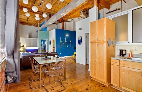 Downtown Apartamento | ASK FOR Discount-historic Brick 2BR Getaway Wifi