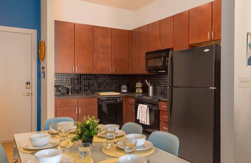 First Ward Apartamento | ASK FOR Discount-vibrant 2 Story Apt Apple TV