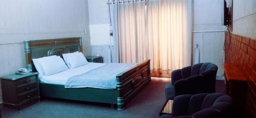 Darra Casa | Askari Gold Crest