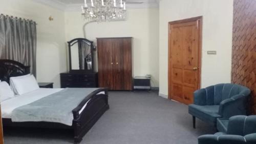 Darra Casa | Askari Gold Crest