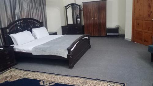 Darra Casa | Askari Gold Crest