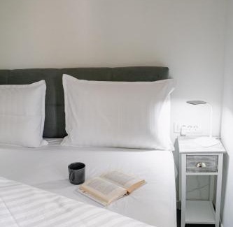 Vouliagmeni Apartamento | Aspa Luxury Garden Apartment in Vouliagmeni Center