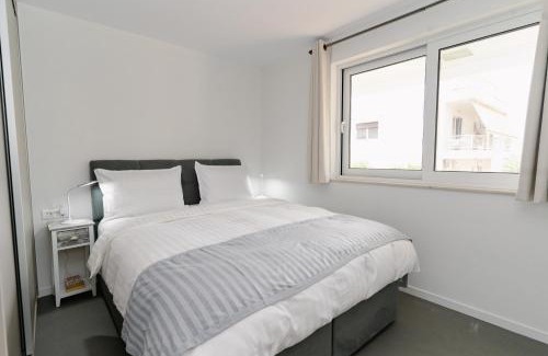 Vouliagmeni Apartamento | Aspa Luxury Garden Apartment in Vouliagmeni Center