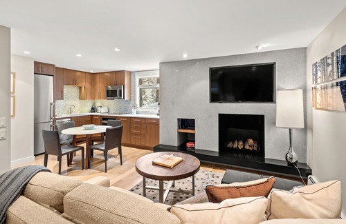 Aspen Condominio | Aspen Alps Apartment #711 Condo by RedAwning