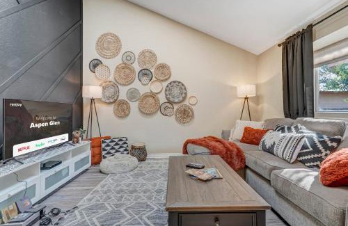 Northwest Colorado Springs Casa | Aspen Glen Pet-Friendly w Nintendo & SmartTVs