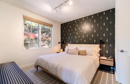 West End Casa | Aspen Hideaway by AvantStay Walk to Aspen Near Slopes Pool Hot Tub Access
