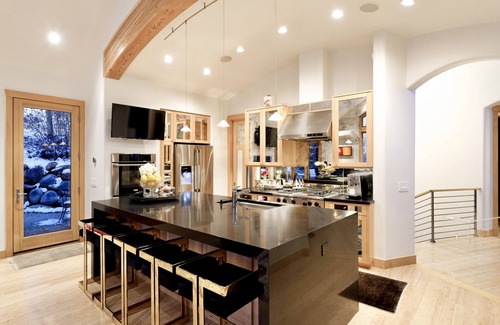 Aspen Casa | Aspen Luxury Winter Ski Retreat, Elegance, Views and Location…Minutes to Ajax!