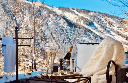 Aspen Casa | Aspen Luxury Winter Ski Retreat, Elegance, Views and Location…Minutes to Ajax!