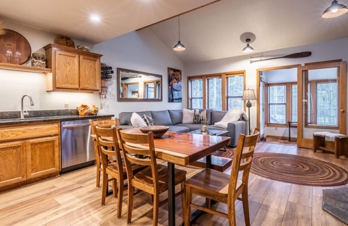 June Lake Condominio | Aspen Meadows 10 -Beautifully Furnished