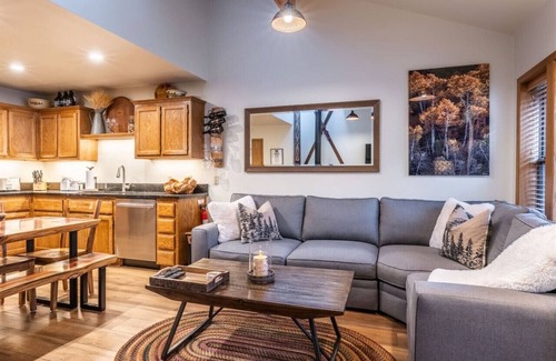 June Lake Condominio | Aspen Meadows 10 -Beautifully Furnished