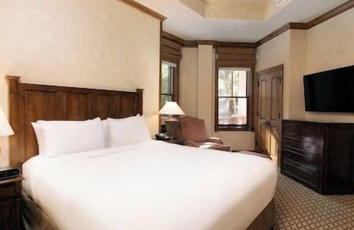 Downtown Complejo | Aspen Mountain Residences, Pool-Hot Tub, Fireplace
