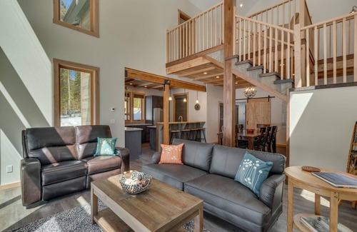 Tahoe Pines Casa | Aspen Paradise: 4 dormitorios / 2. 5 BA cuatro dormitorios en Homewood, capacidad para 8