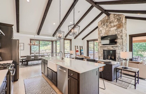 Silverthorne Casa | Aspen Peaks Overlook - Private Hot Tub & Fire Pit