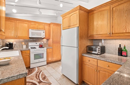 West End Casa | Aspen West End - Quiet Neighborhood 3 Bedroom Home by RedAwning