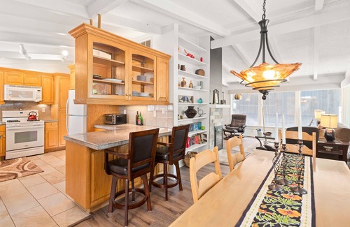 West End Casa | Aspen West End - Quiet Neighborhood 3 Bedroom Home by RedAwning