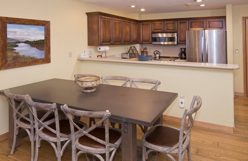 Edwards Condominio | Aspenwood Lodge #201 2 Bedroom Condo by RedAwning