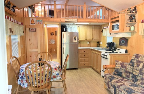 Naples Cabina | Assoc beach, Lakes, Naples Causeway, restaurants, shops, boat- jet ski rentals.