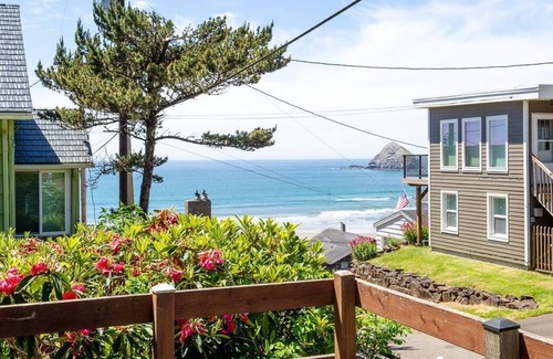 Tillamook Casa | Aster Cabin