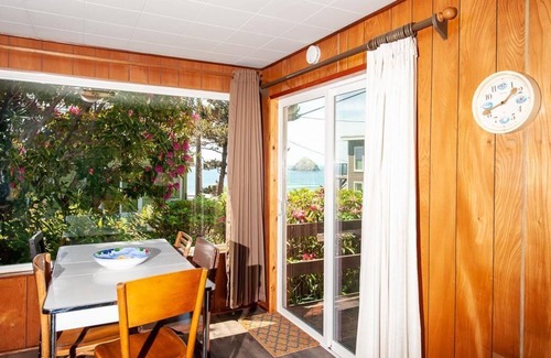 Tillamook Casa | Aster Cabin