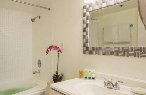 Downtown Honolulu Hotel | Aston at the Executive Centre Hotel