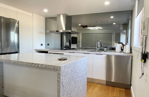 South West Rocks Apartamento | Astor Apartment 1. High end, three bedroom apartment with water views