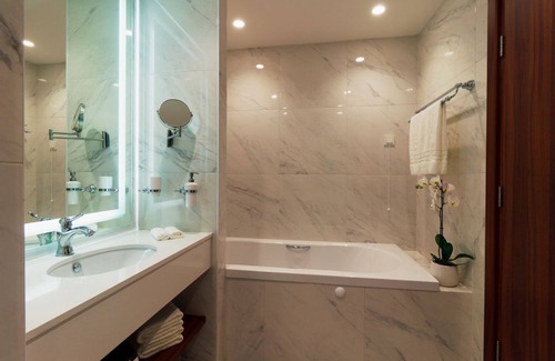Saints Constantine and Helena Hotel | Astor Garden Hotel
