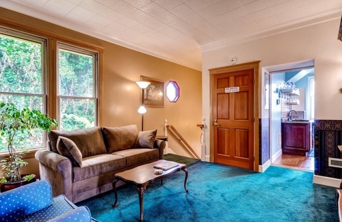 Astoria Apartamento | ¡'Astoria Painted Lady', apartamento histórico con vista al río!