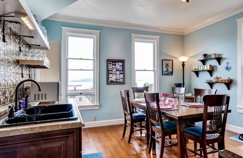 Astoria Apartamento | ¡'Astoria Painted Lady', apartamento histórico con vista al río!