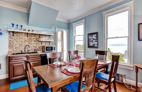 Astoria Apartamento | ¡'Astoria Painted Lady', apartamento histórico con vista al río!